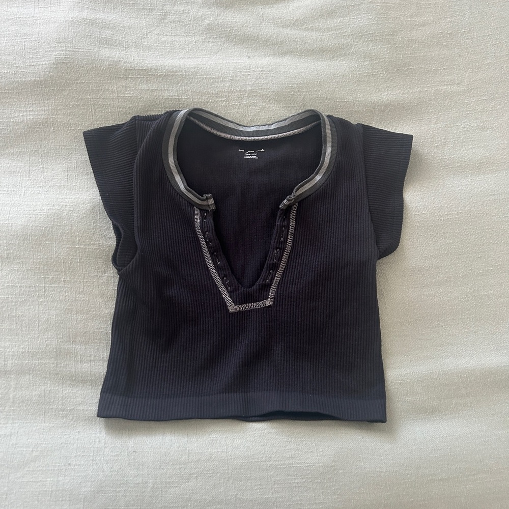 Black V-neck cropped top